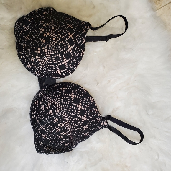 Like new black lace Victoria's Secret bra 34D - Picture 1 of 3